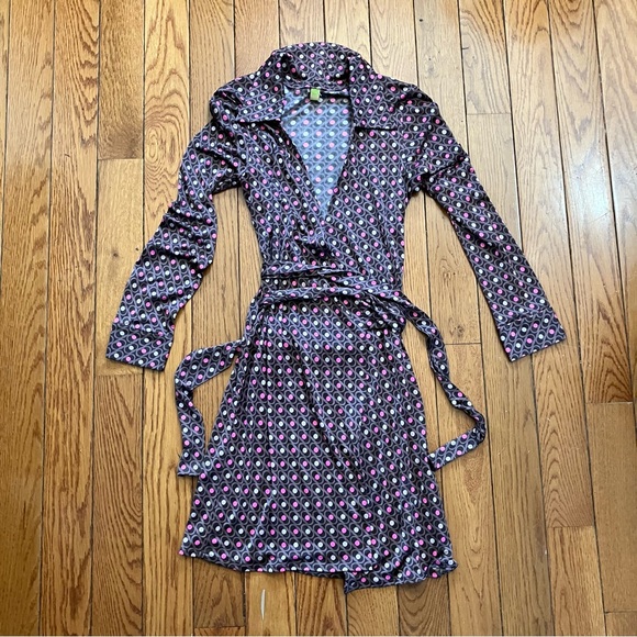 Omnia Dresses & Skirts - Omnia 100% Silk Stylish Wrap Dress with Geometric Pattern Women’s Size 2